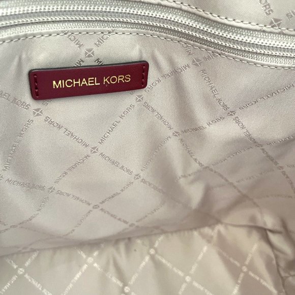 NWT Michael Kors Jet Set Tote Bag Debossed Patent Mulberry Red Gold Charm $330 - Picture 10 of 10